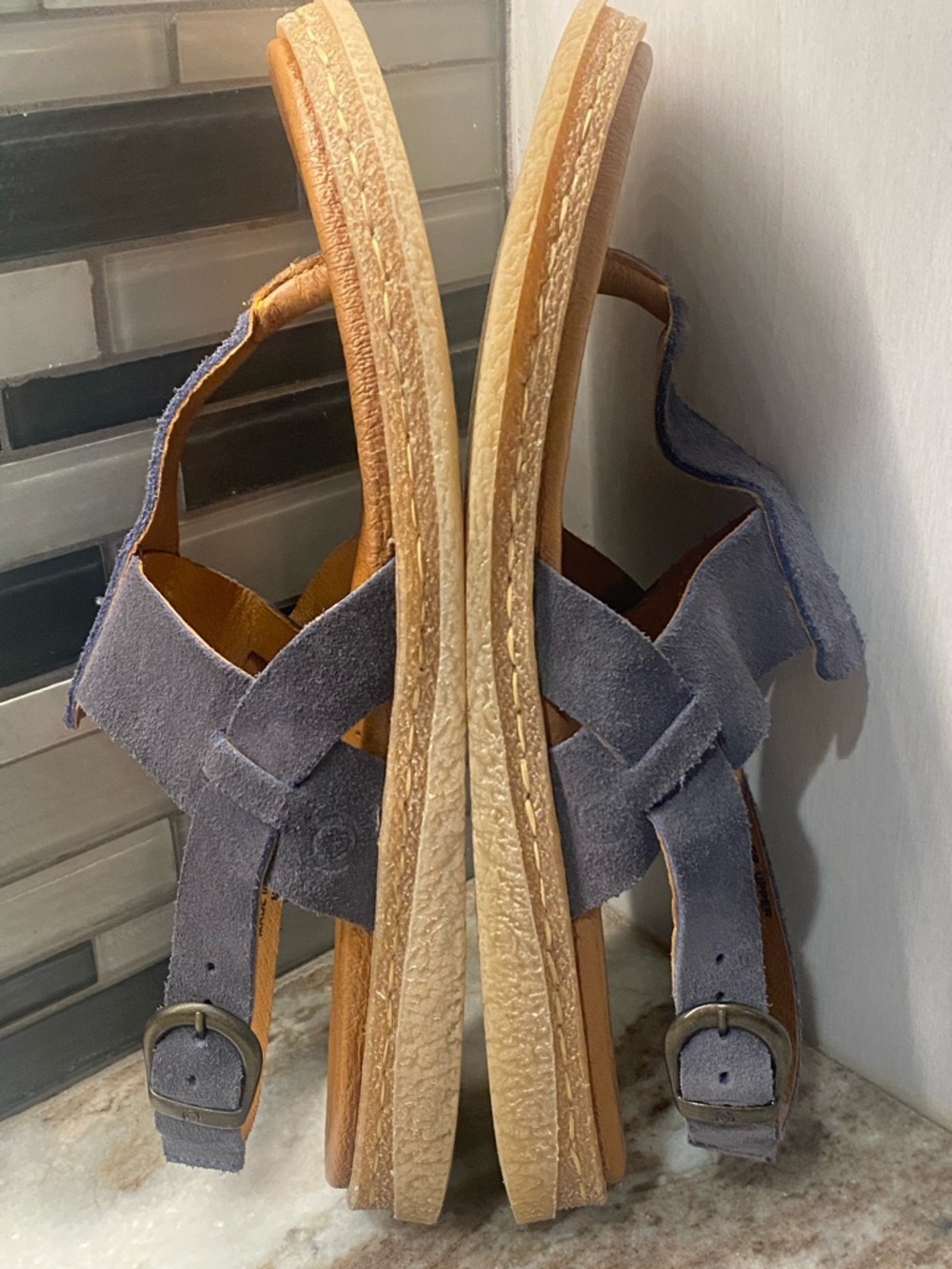 Born Cammie Dark Jeans Suede Comfort T-Strap Sandals 8 / 39 EUC - Picture 6 of 11